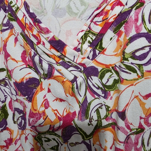 Liz & Me Colorful Short Sleeve Top - Picture 4 of 7